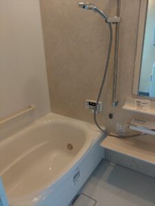 船橋市◆雨漏れしている窓を撤去するユニットバスリフォームをしました。