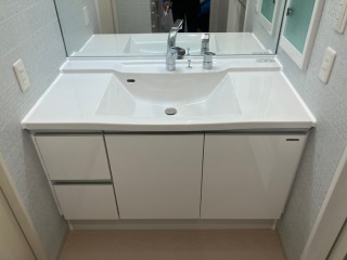 船橋市◆洗面化粧台の鏡はそのまま使用するリフォームをしました。