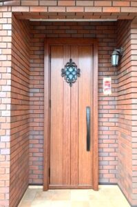 船橋市◆内窓と玄関のリフォームで断熱性を高めました。