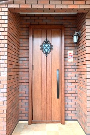 船橋市◆内窓と玄関のリフォームで断熱性を高めました。