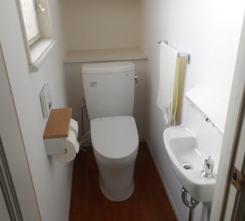 ふたが壊れたのをきっかけにトイレリフォーム! ふたが壊れたのをきっかけにトイレリフォーム!