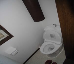 【②トイレ】浴室・トイレ・洗面台まとめてリフォームして配管もきれいにしました。