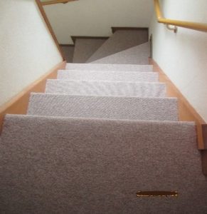 安心安全に暮らすために…階段へ手すりを付けるリフォーム！