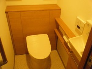 別置き手洗い器・収納たっぷりのトイレへリフォーム！船橋市